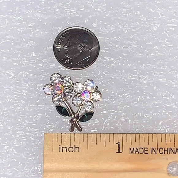 Beautiful & Dainty Rhinestone Floral Brooch Pin - Picture 9 of 16